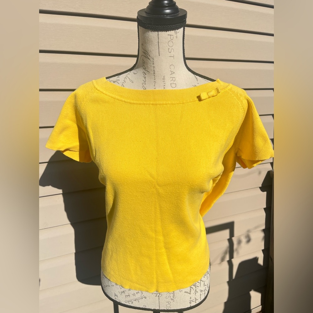 Sag Harbor 100% cotton Yellow Short Sleeve Top with Bow Accent